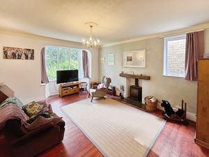Lounge- click for photo gallery